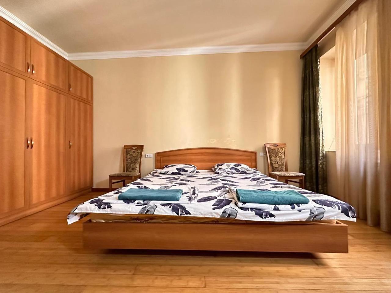 Hotel & Apartments California Γιερεβάν Εξωτερικό φωτογραφία