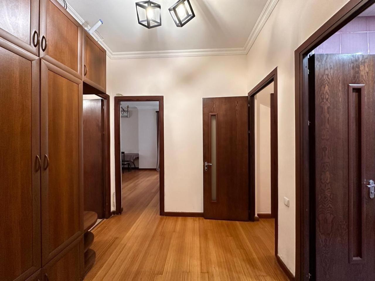 Hotel & Apartments California Γιερεβάν Εξωτερικό φωτογραφία