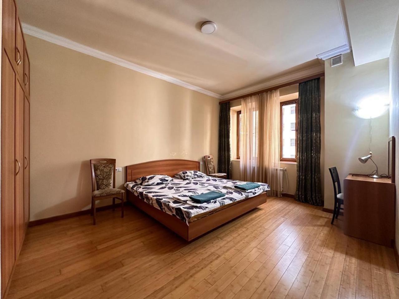Hotel & Apartments California Γιερεβάν Εξωτερικό φωτογραφία