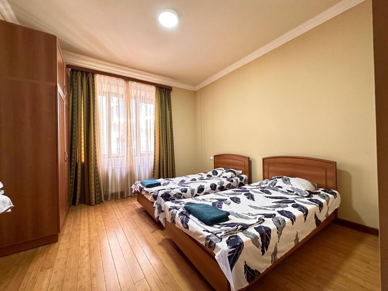 Hotel & Apartments California Γιερεβάν Εξωτερικό φωτογραφία