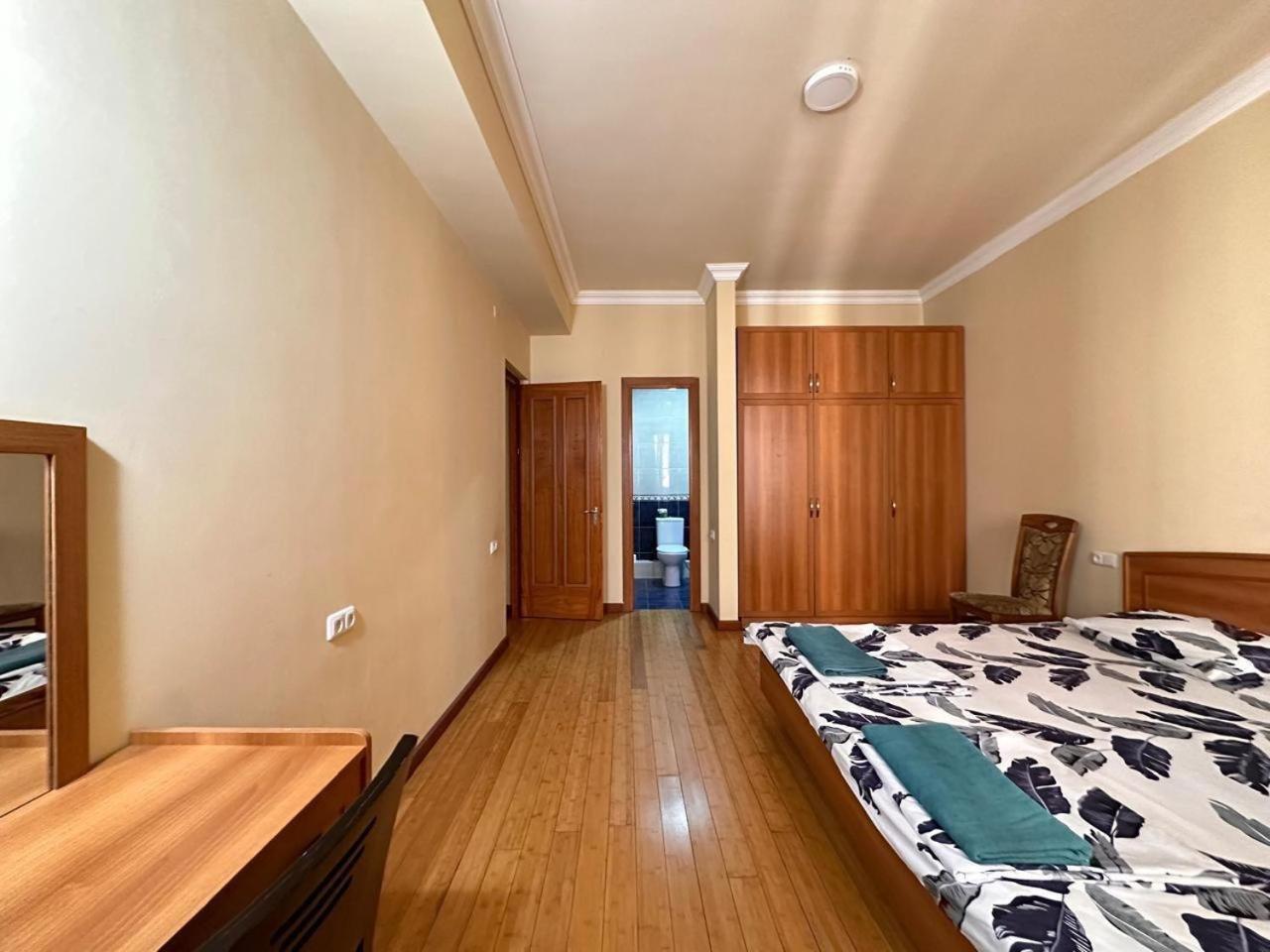 Hotel & Apartments California Γιερεβάν Εξωτερικό φωτογραφία