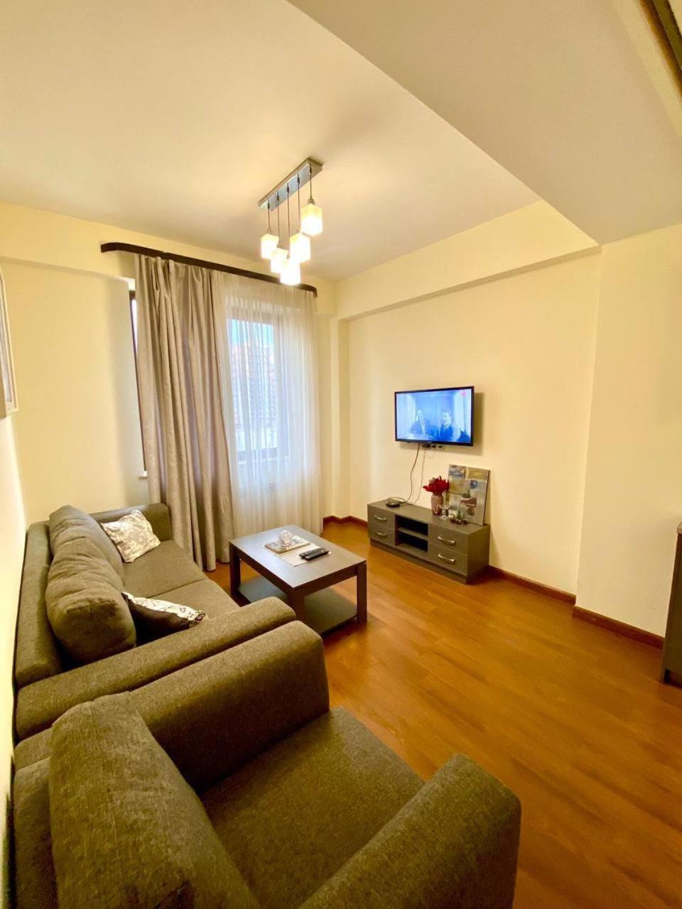 Hotel & Apartments California Γιερεβάν Εξωτερικό φωτογραφία