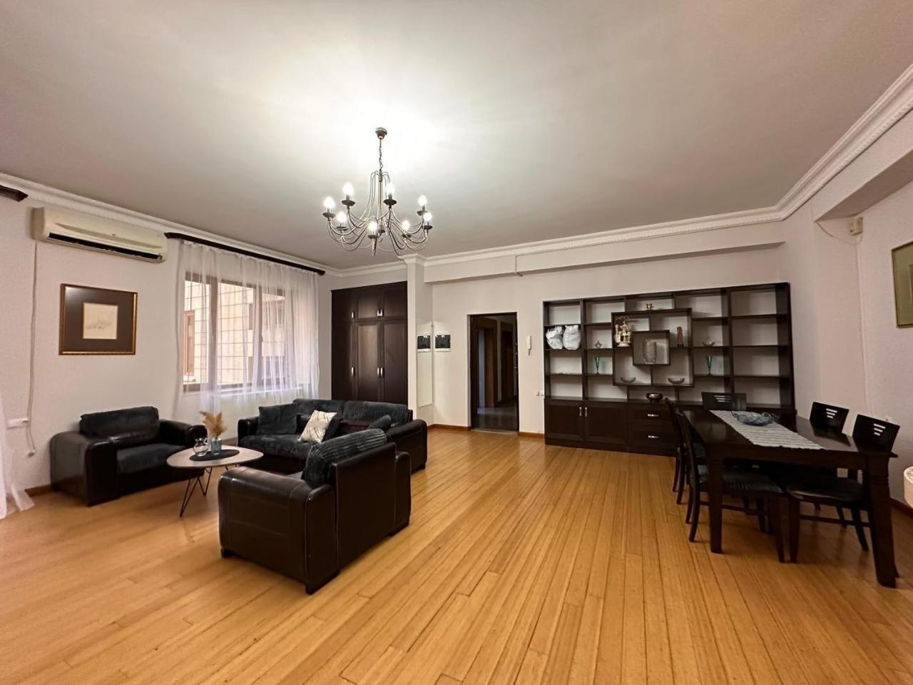 Hotel & Apartments California Γιερεβάν Εξωτερικό φωτογραφία