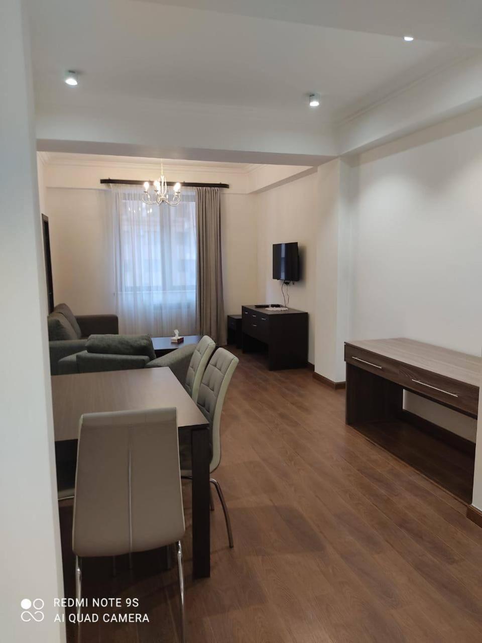 Hotel & Apartments California Γιερεβάν Εξωτερικό φωτογραφία