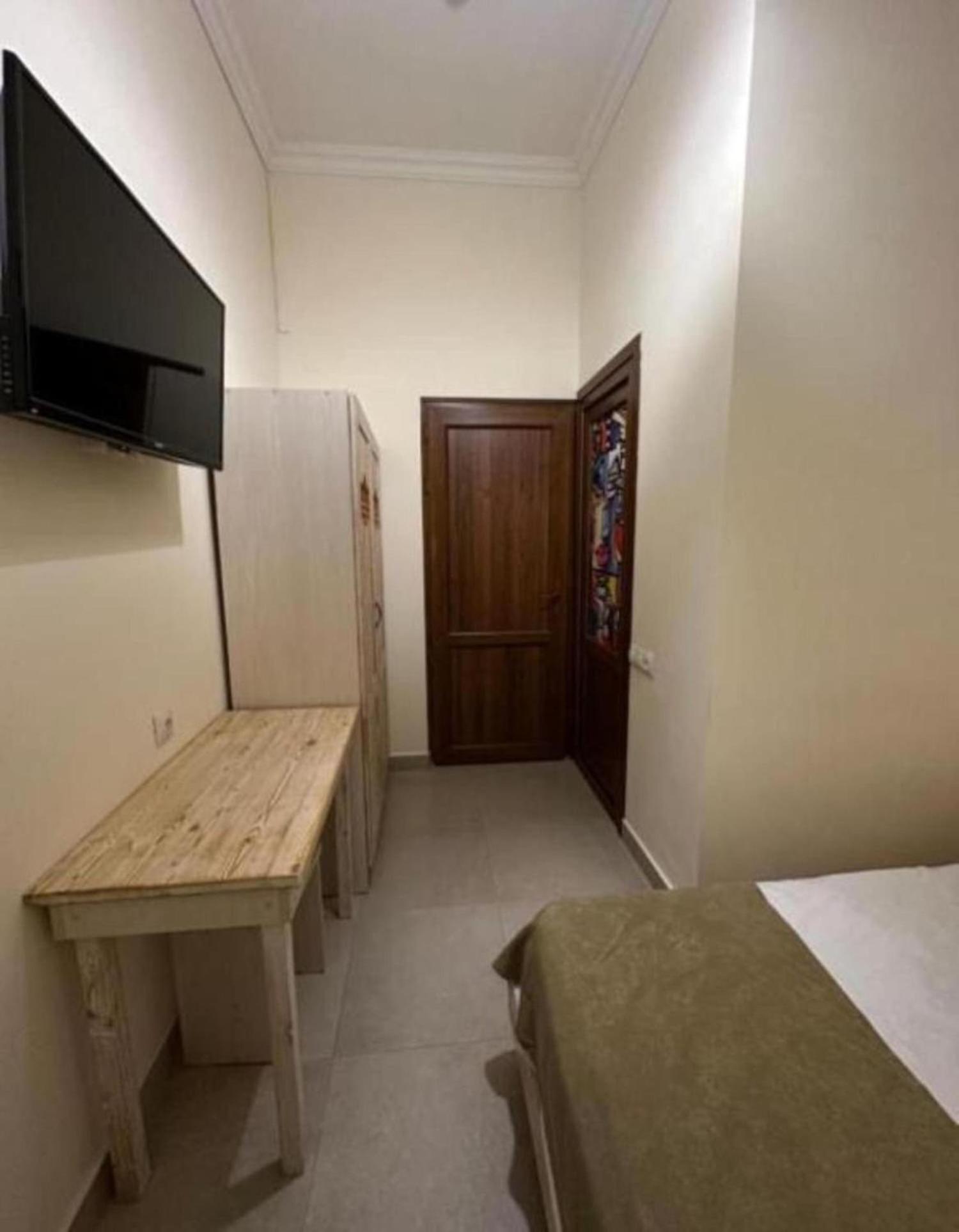 Hotel & Apartments California Γιερεβάν Εξωτερικό φωτογραφία