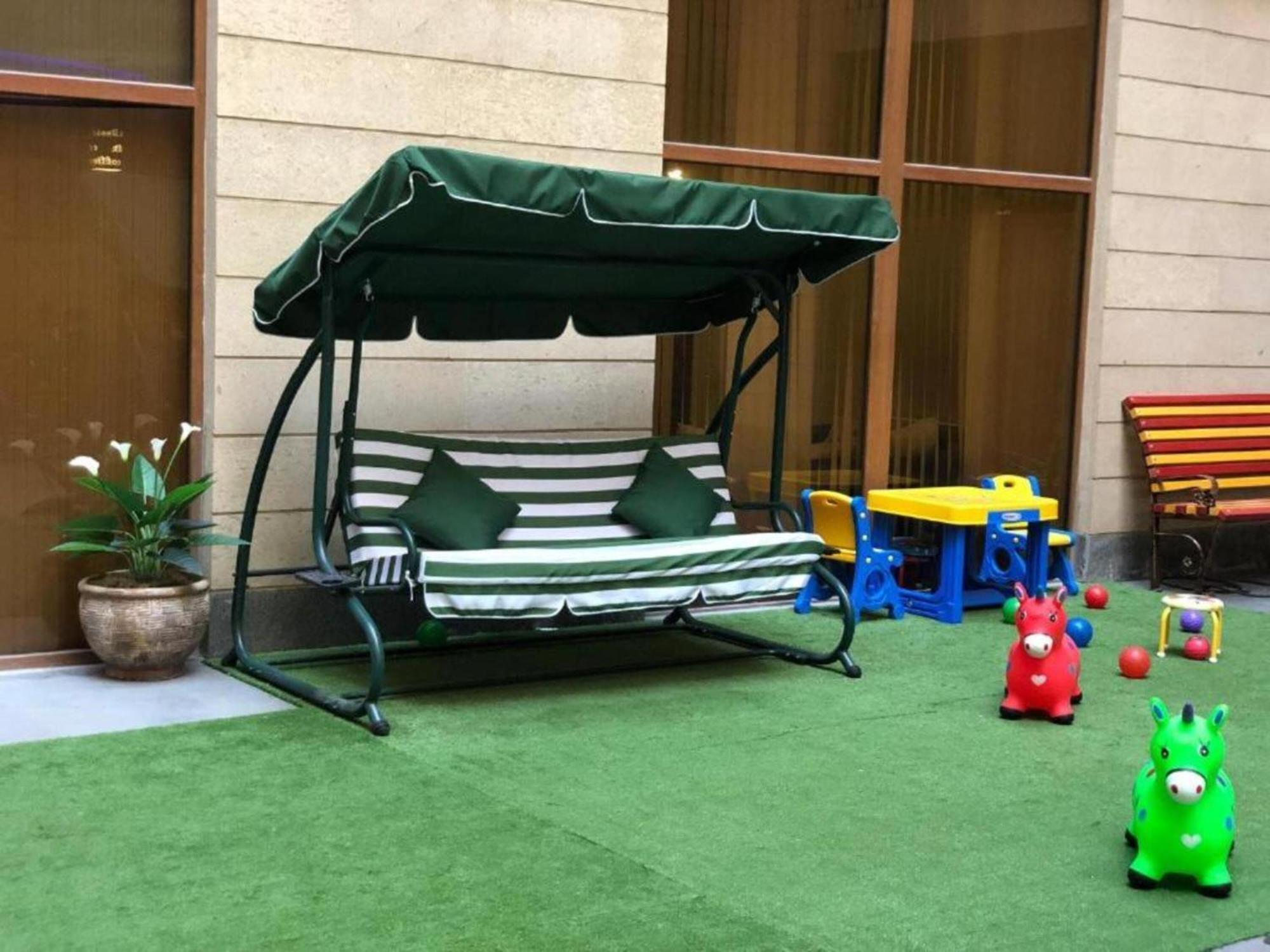 Hotel & Apartments California Γιερεβάν Εξωτερικό φωτογραφία