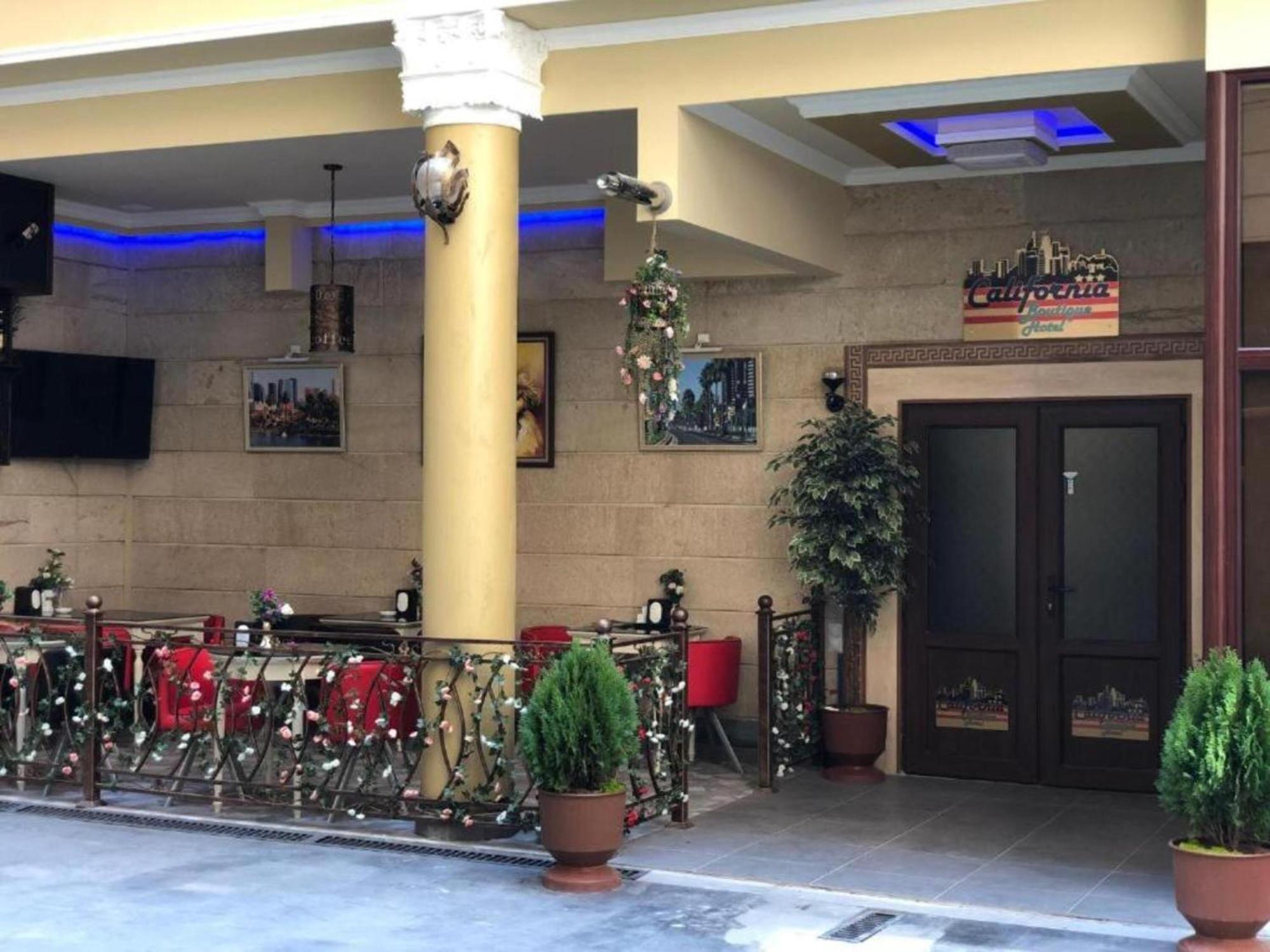 Hotel & Apartments California Γιερεβάν Εξωτερικό φωτογραφία