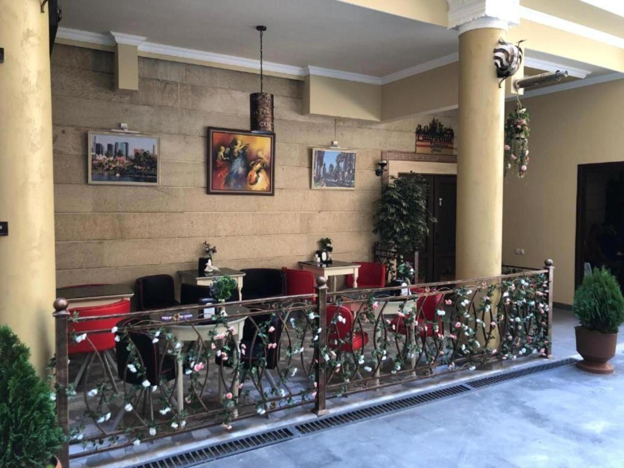 Hotel & Apartments California Γιερεβάν Εξωτερικό φωτογραφία