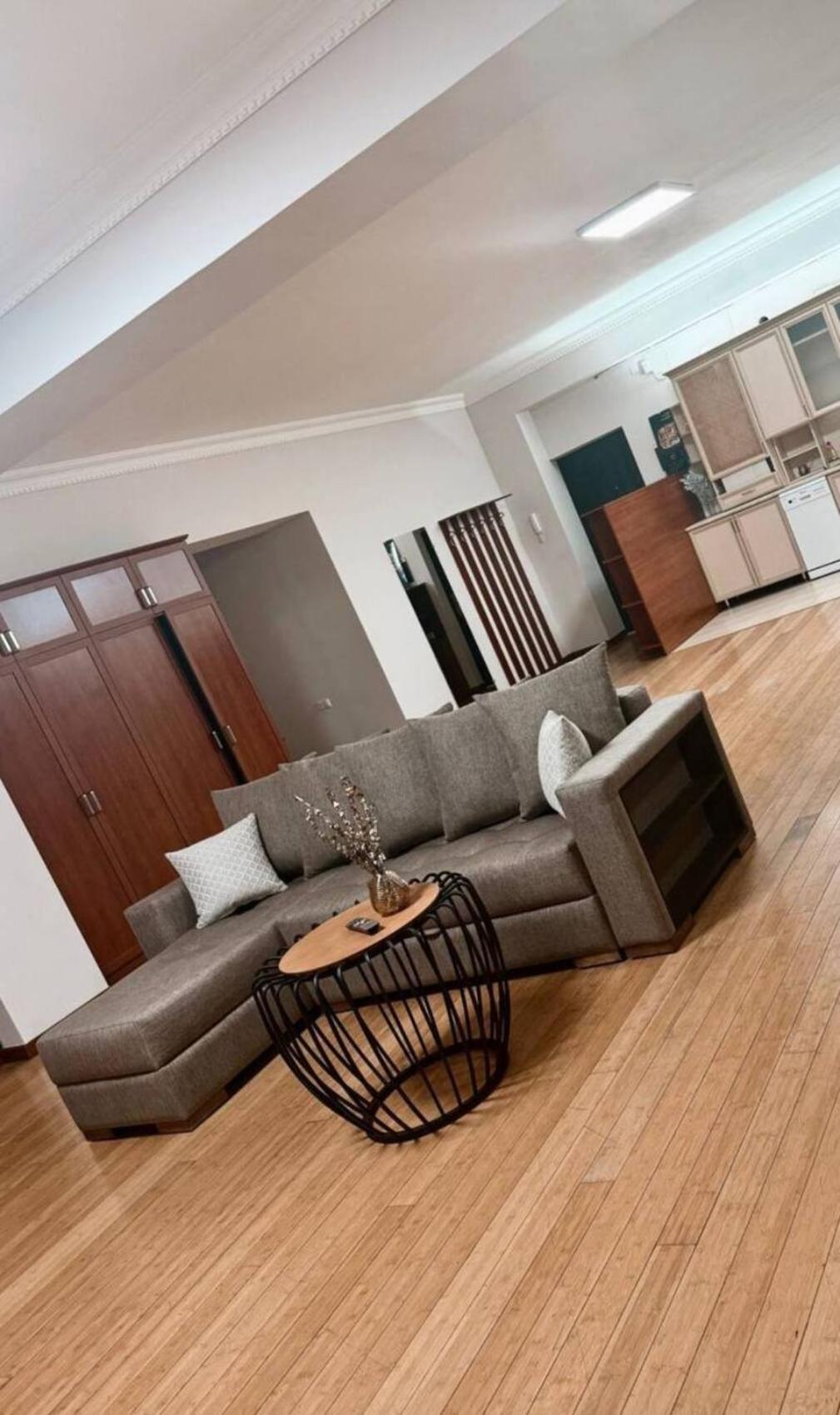 Hotel & Apartments California Γιερεβάν Εξωτερικό φωτογραφία