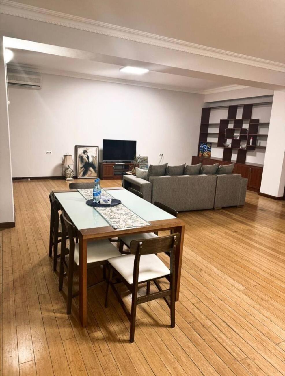 Hotel & Apartments California Γιερεβάν Εξωτερικό φωτογραφία